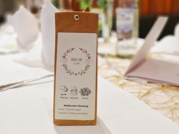 Seedbombs als grüne Boten der Liebe: Warum sie das perfekte Gastgeschenk bei Hochzeiten sind